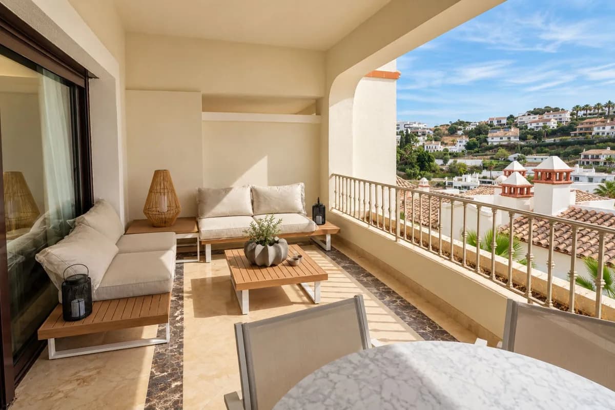 3 Bedroom Townhouse for Sale in Estepona, Málaga - Image 2