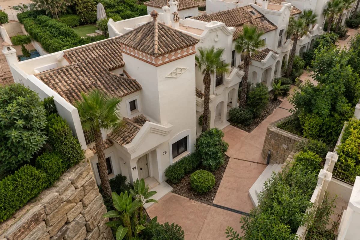 3 Bedroom Townhouse for Sale in Estepona, Málaga - Image 3