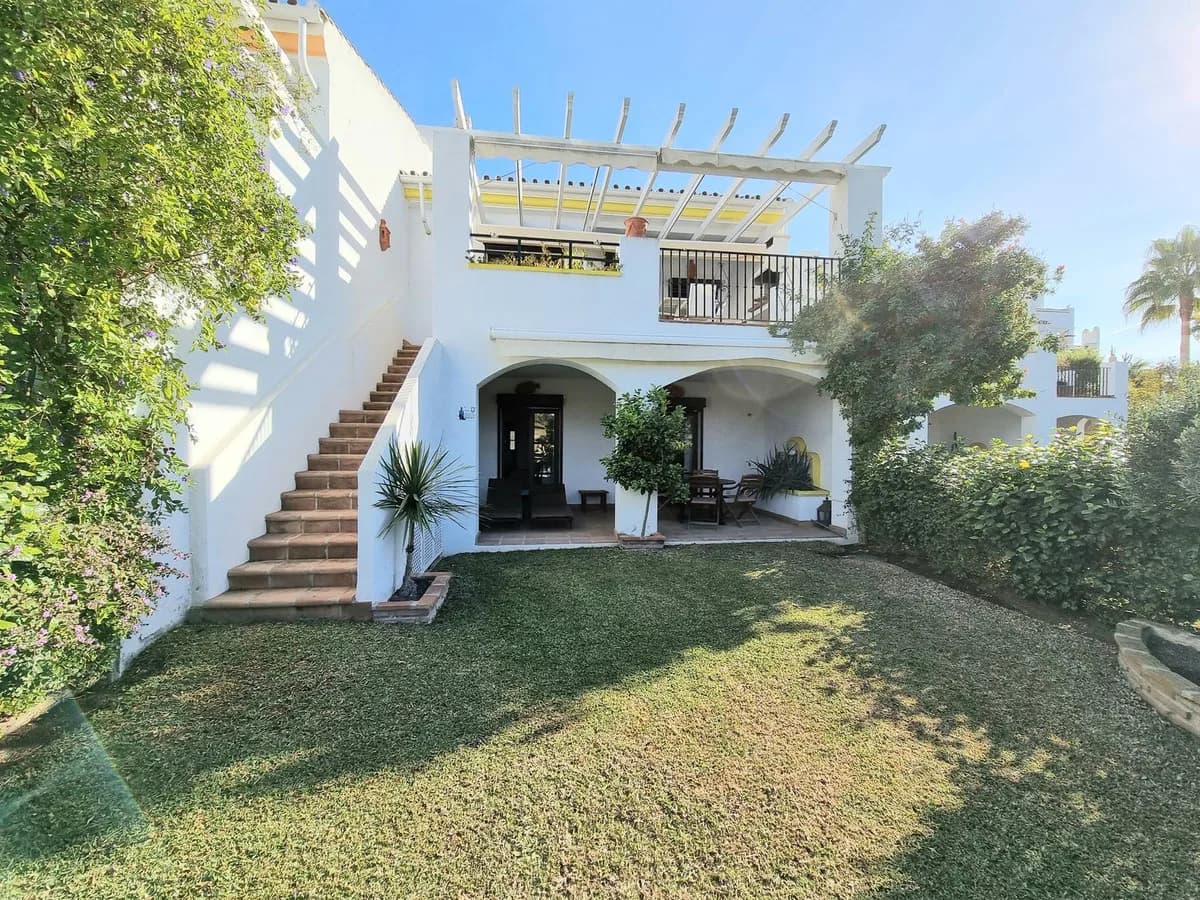3 Bedroom Townhouse for Sale in Miraflores, Málaga - Image 4