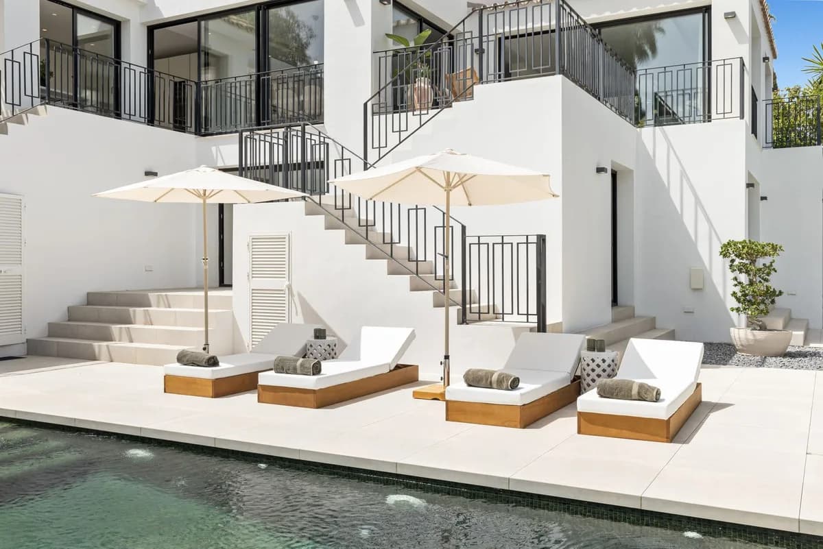 4 Bedroom Detached Villa for Sale in Nueva Andalucía, Málaga - Image 4
