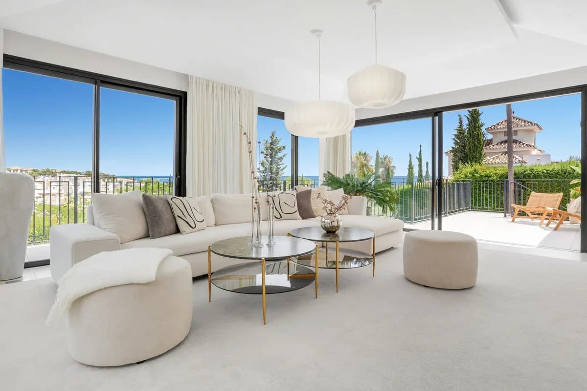 4 Bedroom Detached Villa for Sale in Nueva Andalucía, Málaga - Image 7