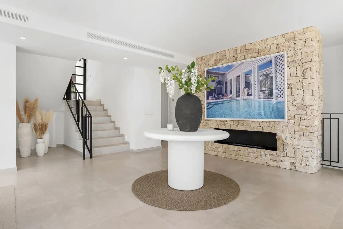 4 Bedroom Detached Villa for Sale in Nueva Andalucía, Málaga - Image 8