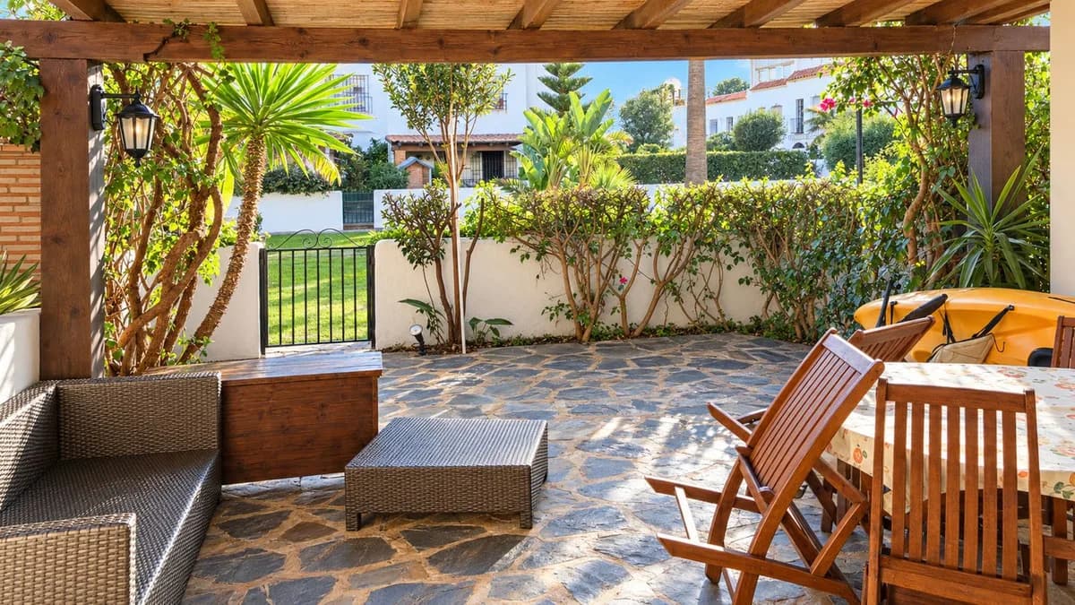 4 Bedroom Townhouse for Sale in Casares Playa, Málaga