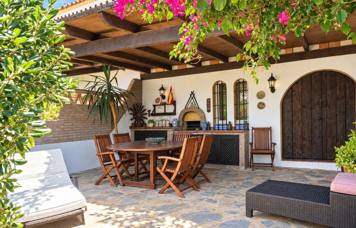 4 Bedroom Townhouse for Sale in Casares Playa, Málaga - Image 2