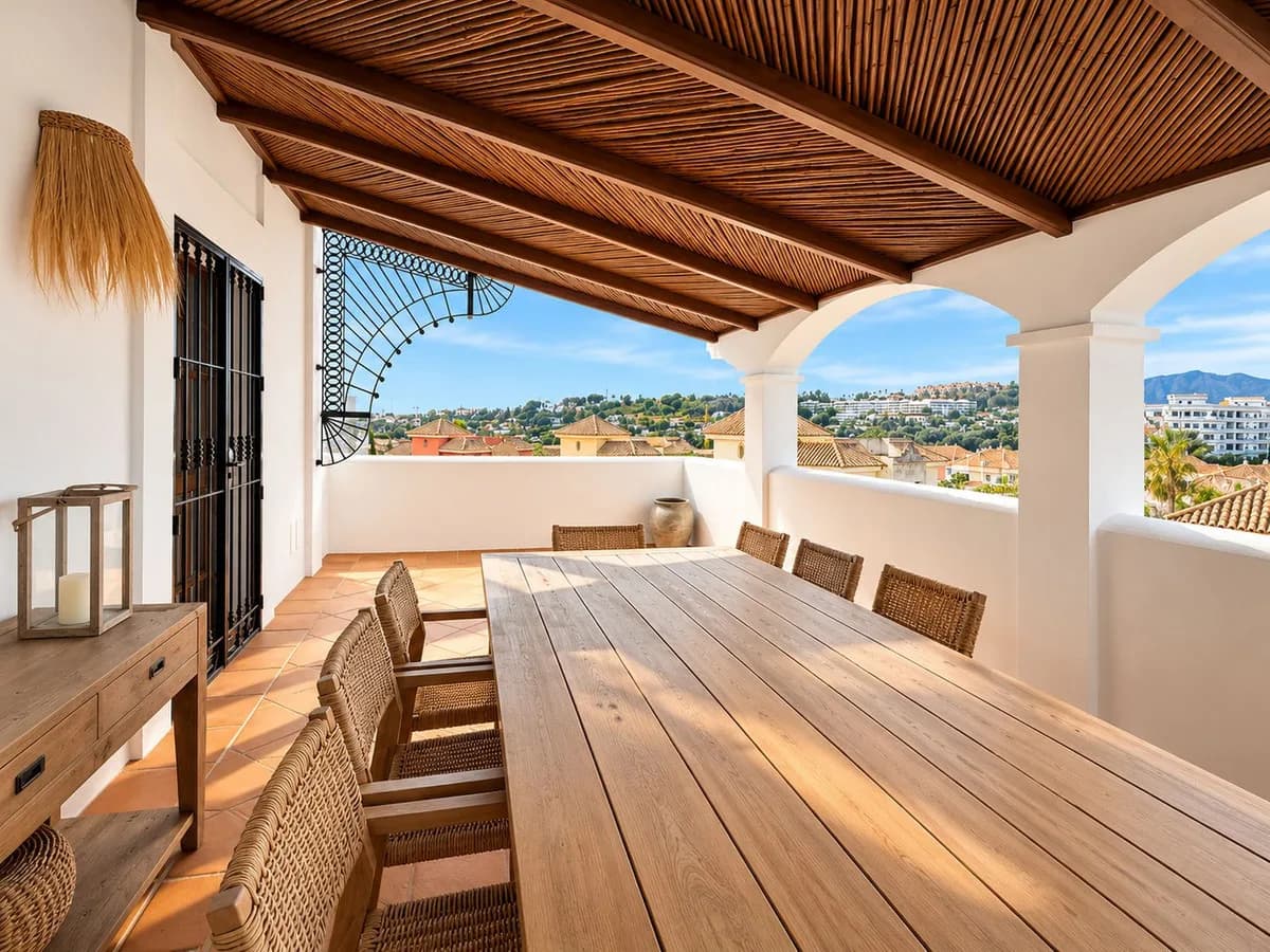 4 Bedroom Semi-Detached House for Sale in Aloha, Málaga - Image 9