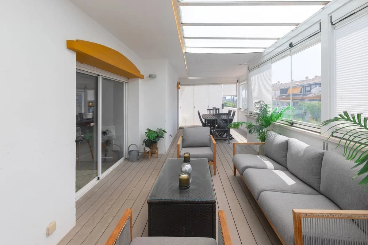 3 Bedroom Penthouse for Sale in Marbella, Málaga - Image 3