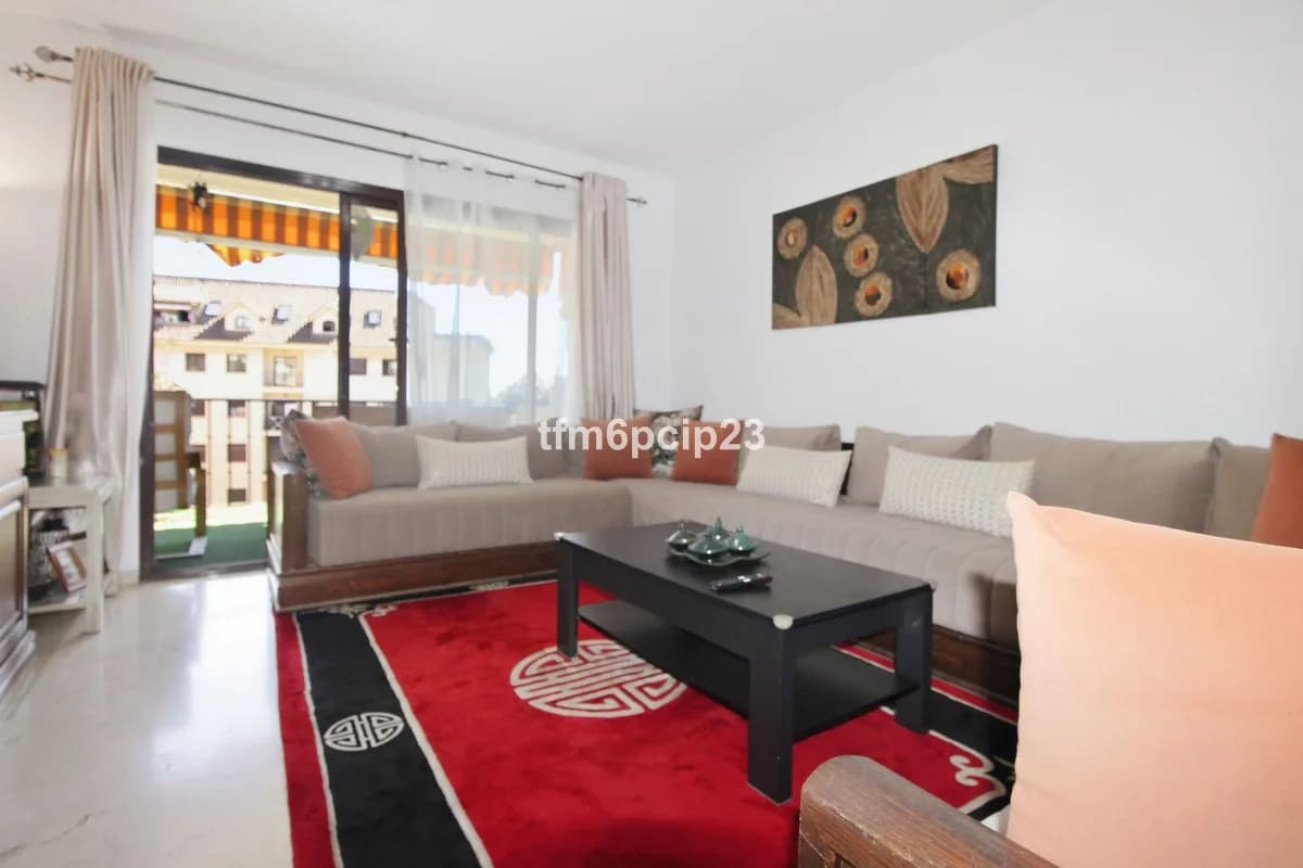 3 Bedroom Middle Floor Apartment for Sale in San Luis de Sabinillas, Málaga - Image 4