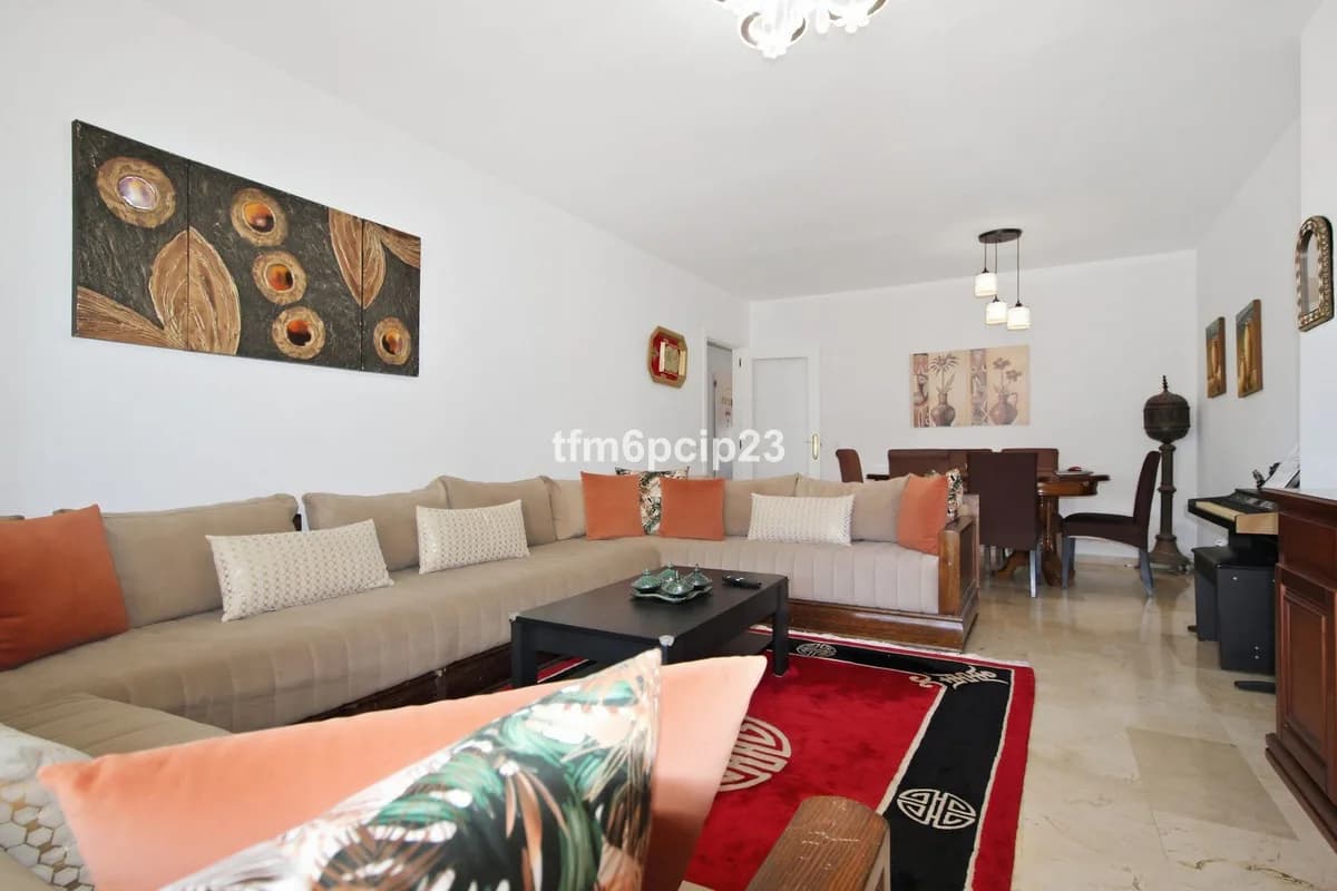 3 Bedroom Middle Floor Apartment for Sale in San Luis de Sabinillas, Málaga - Image 5