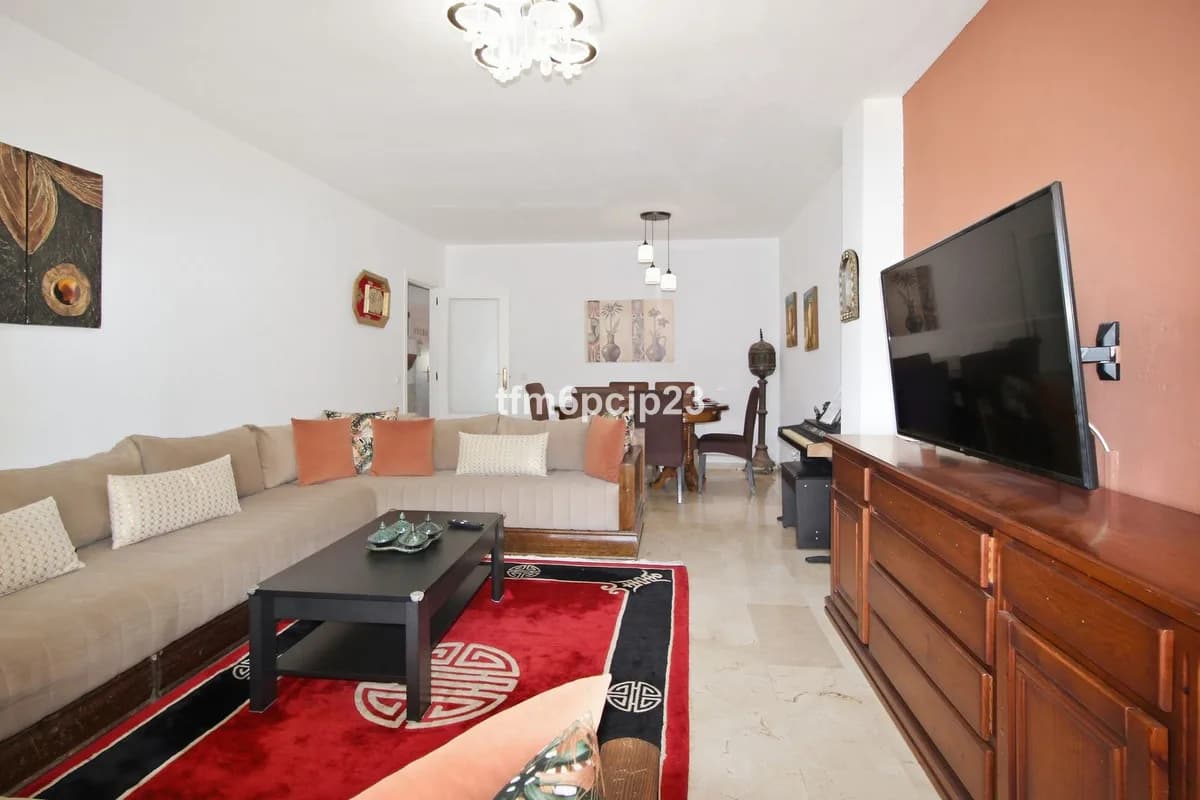 3 Bedroom Middle Floor Apartment for Sale in San Luis de Sabinillas, Málaga - Image 6