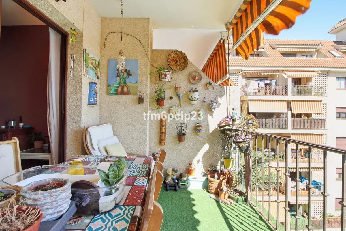 3 Bedroom Middle Floor Apartment for Sale in San Luis de Sabinillas, Málaga - Image 8