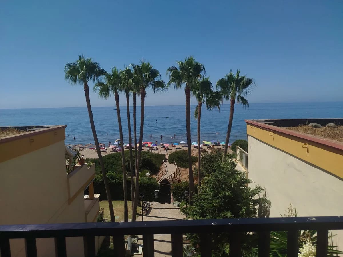1 Bedroom Middle Floor Apartment for Sale in Elviria, Málaga