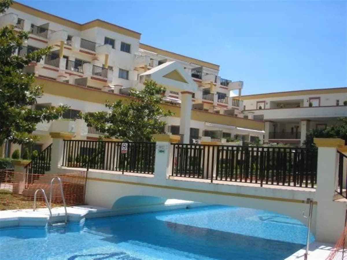 1 Bedroom Middle Floor Apartment for Sale in Elviria, Málaga - Image 2