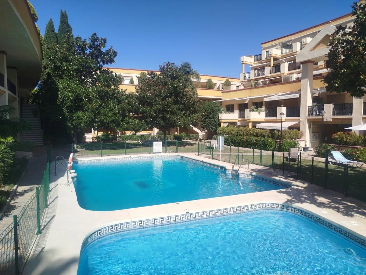 1 Bedroom Middle Floor Apartment for Sale in Elviria, Málaga - Image 3