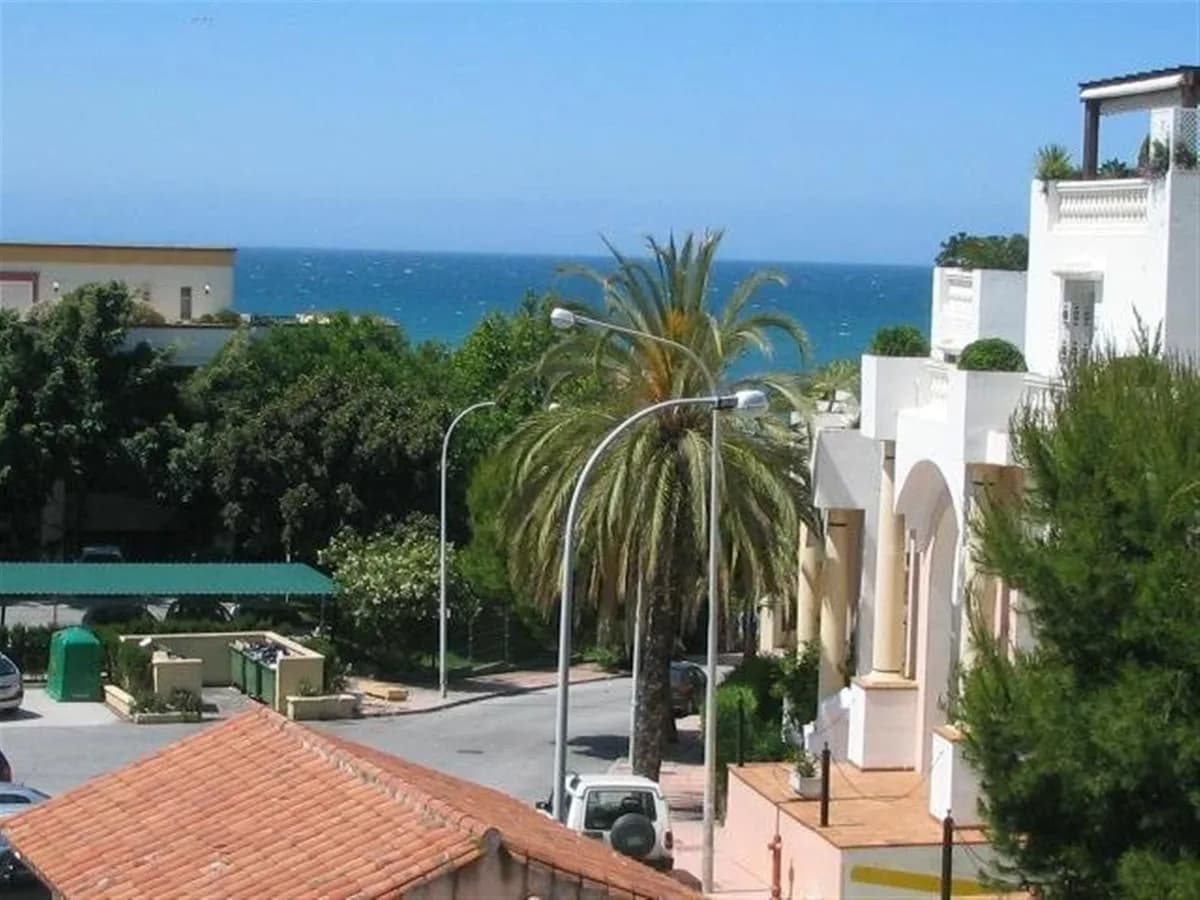 1 Bedroom Middle Floor Apartment for Sale in Elviria, Málaga - Image 5