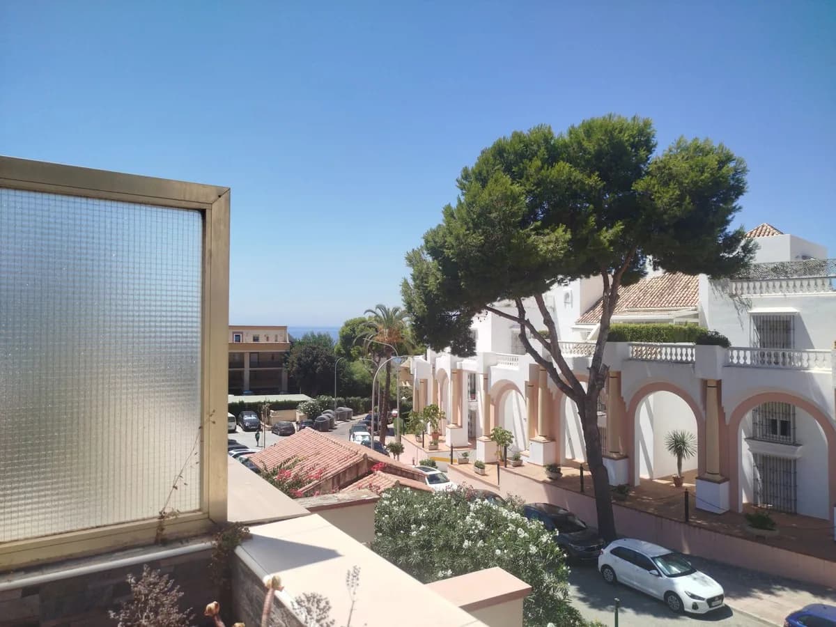 1 Bedroom Middle Floor Apartment for Sale in Elviria, Málaga - Image 6