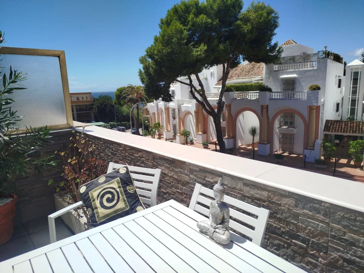 1 Bedroom Middle Floor Apartment for Sale in Elviria, Málaga - Image 7