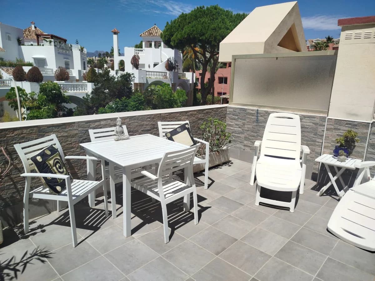 1 Bedroom Middle Floor Apartment for Sale in Elviria, Málaga - Image 8