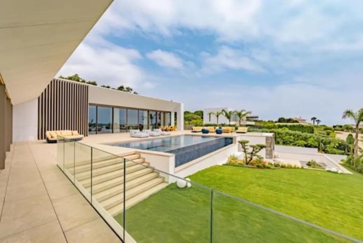 6 Bedroom Detached Villa for Sale in Sotogrande, Cádiz - Image 3
