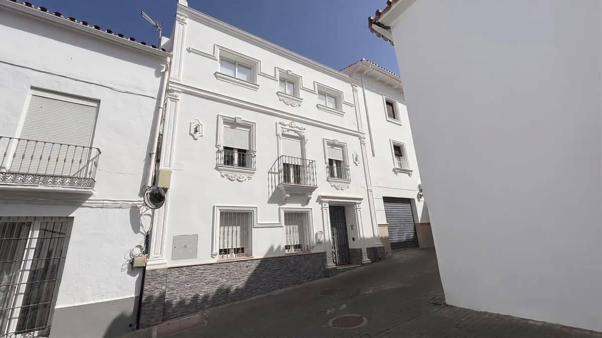 5 Bedroom Townhouse for Sale in Alhaurín el Grande, Málaga