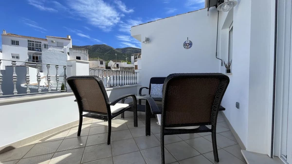 5 Bedroom Townhouse for Sale in Alhaurín el Grande, Málaga - Image 2