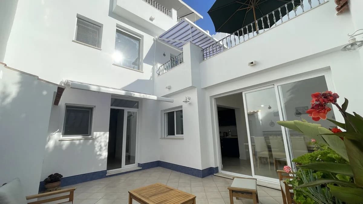5 Bedroom Townhouse for Sale in Alhaurín el Grande, Málaga - Image 3
