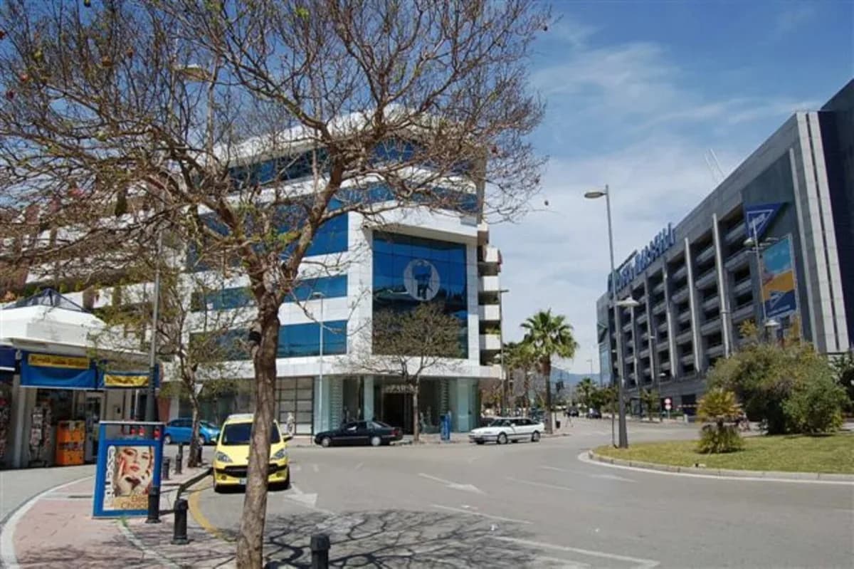 3 Bedroom Middle Floor Apartment for Sale in Puerto Banús, Málaga - Image 3