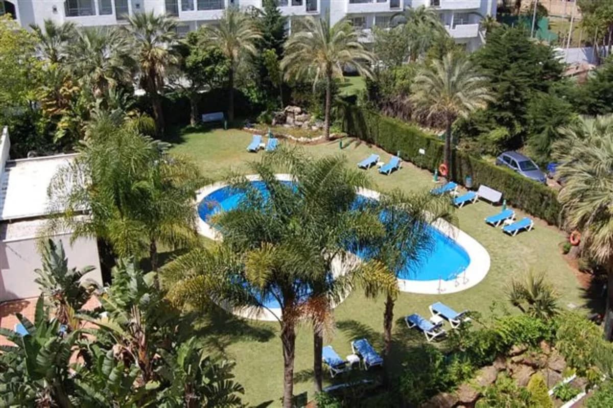 3 Bedroom Middle Floor Apartment for Sale in Puerto Banús, Málaga - Image 7