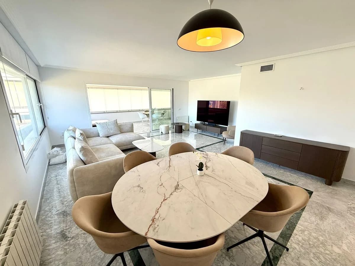 3 Bedroom Middle Floor Apartment for Sale in Puerto Banús, Málaga - Image 8