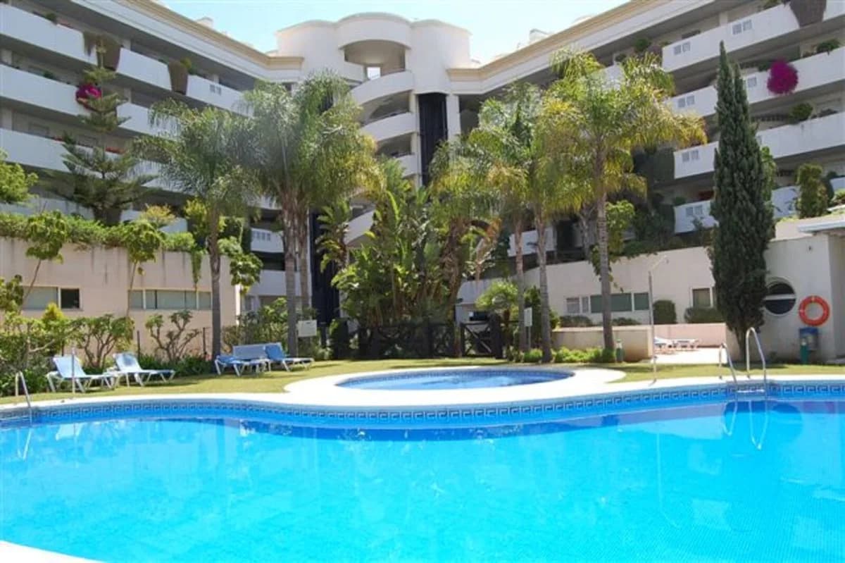 3 Bedroom Middle Floor Apartment for Sale in Puerto Banús, Málaga