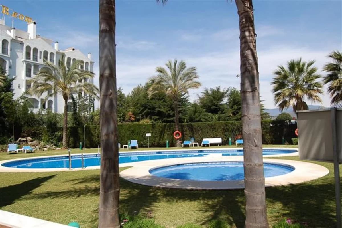 3 Bedroom Middle Floor Apartment for Sale in Puerto Banús, Málaga - Image 2