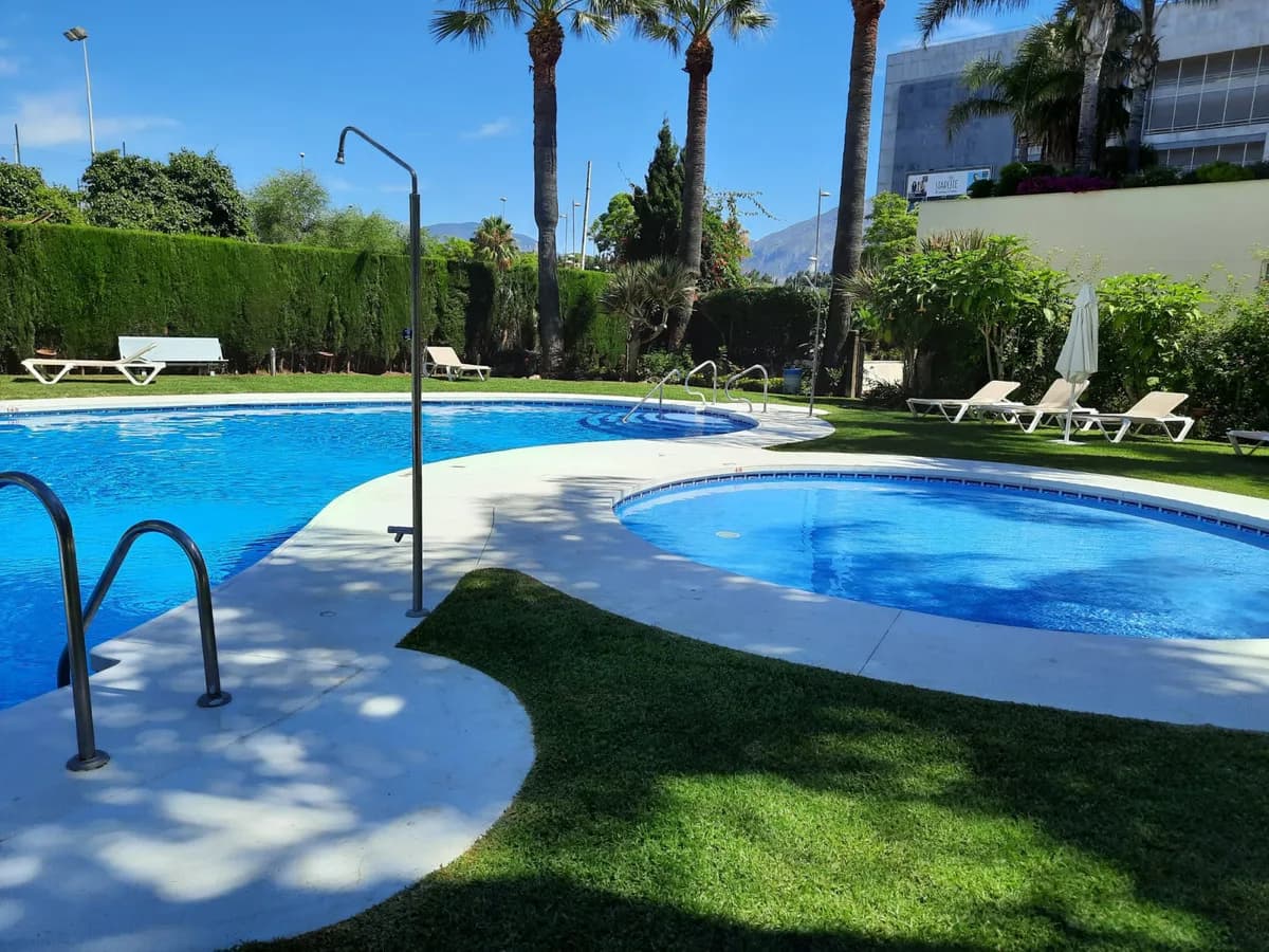 3 Bedroom Middle Floor Apartment for Sale in Puerto Banús, Málaga - Image 4