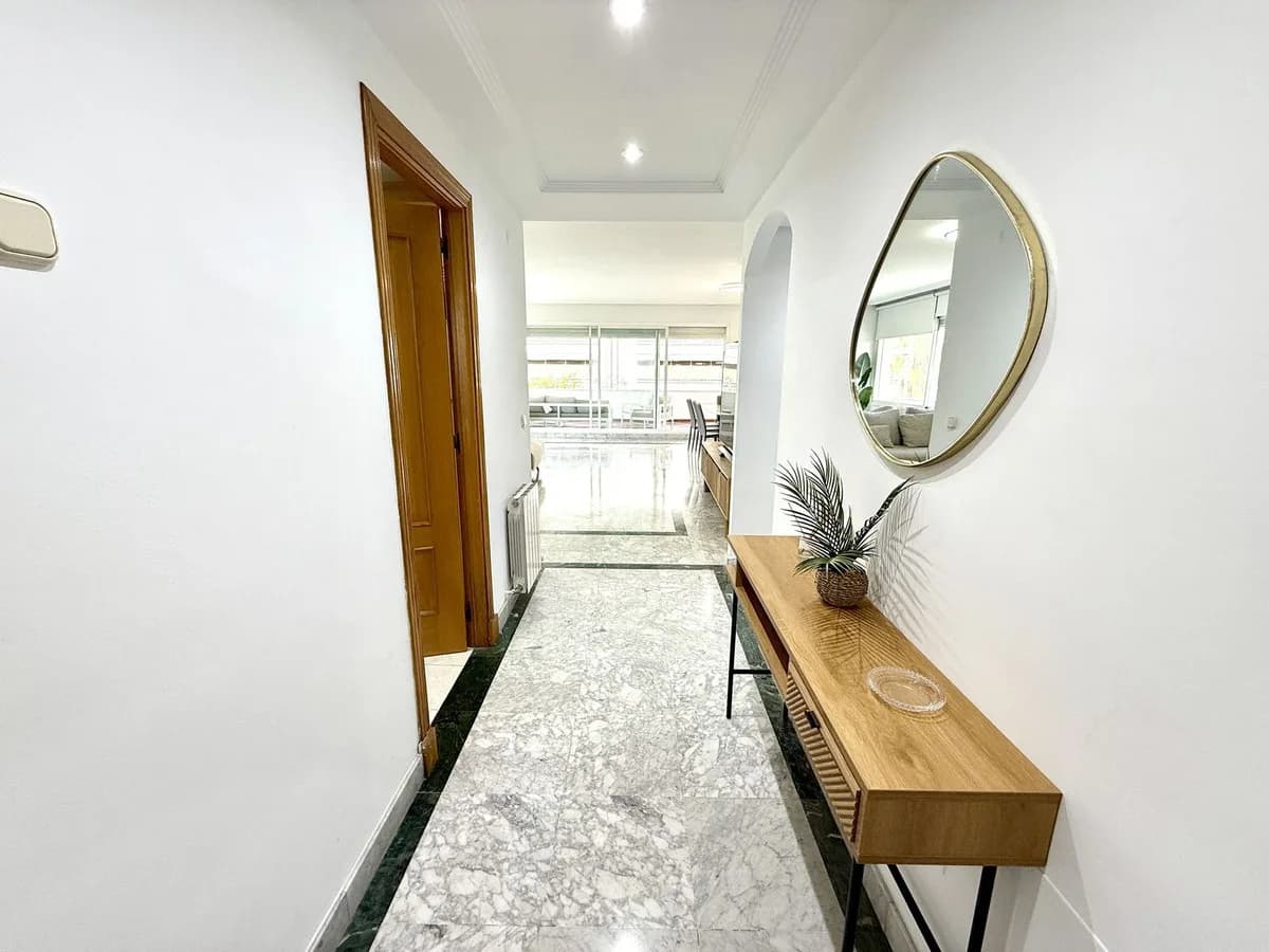 3 Bedroom Middle Floor Apartment for Sale in Puerto Banús, Málaga - Image 8