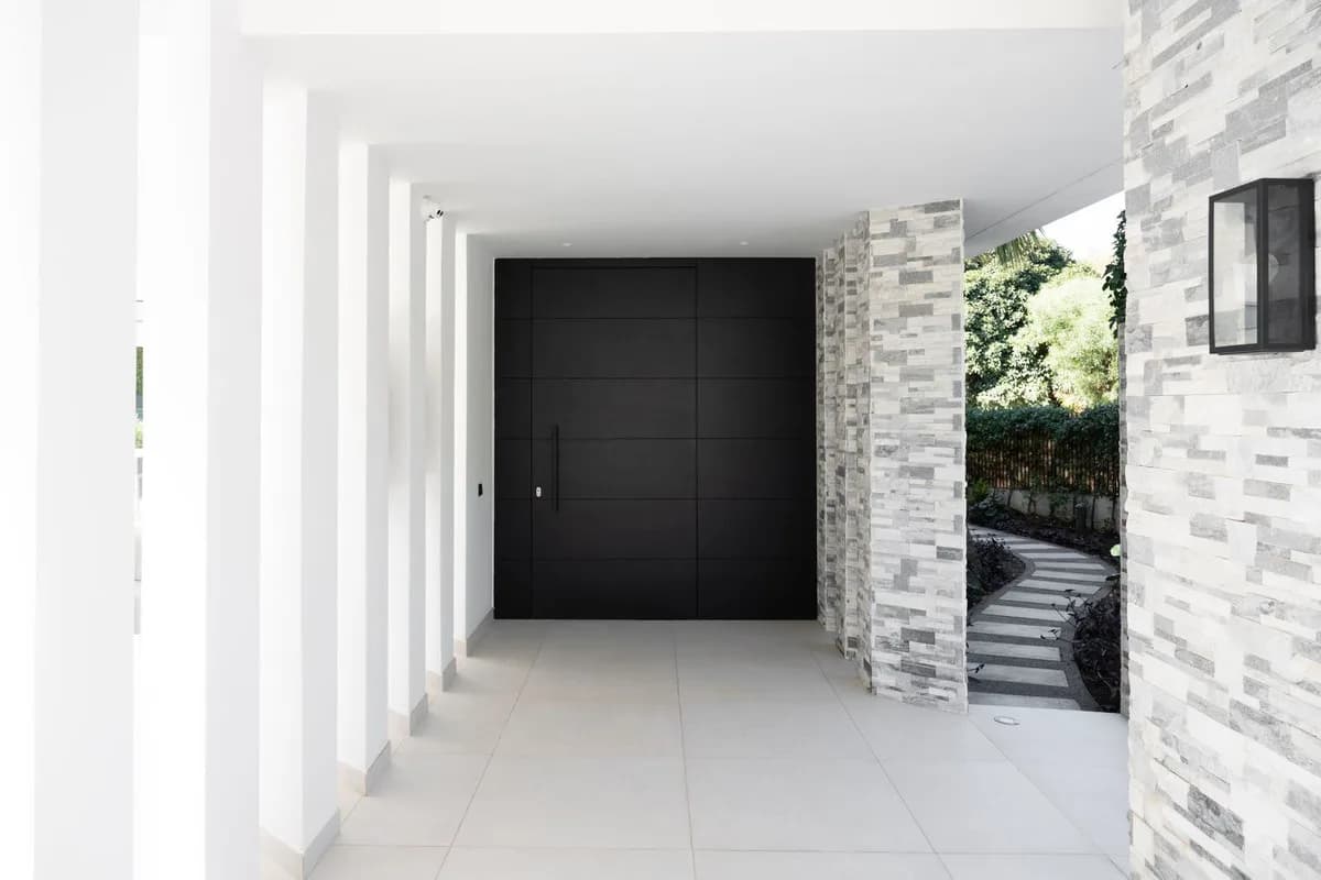 5 Bedroom Detached Villa for Sale in Marbella, Málaga - Image 2