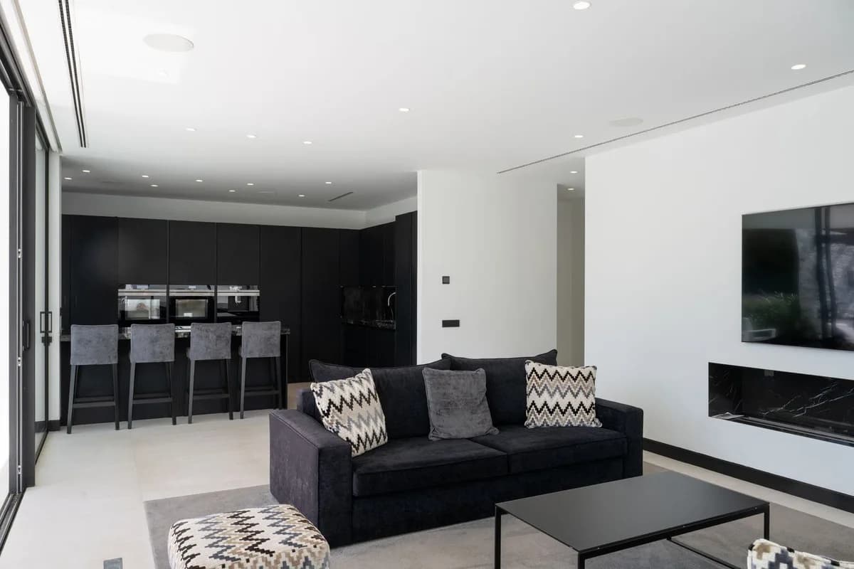 5 Bedroom Detached Villa for Sale in Marbella, Málaga - Image 5