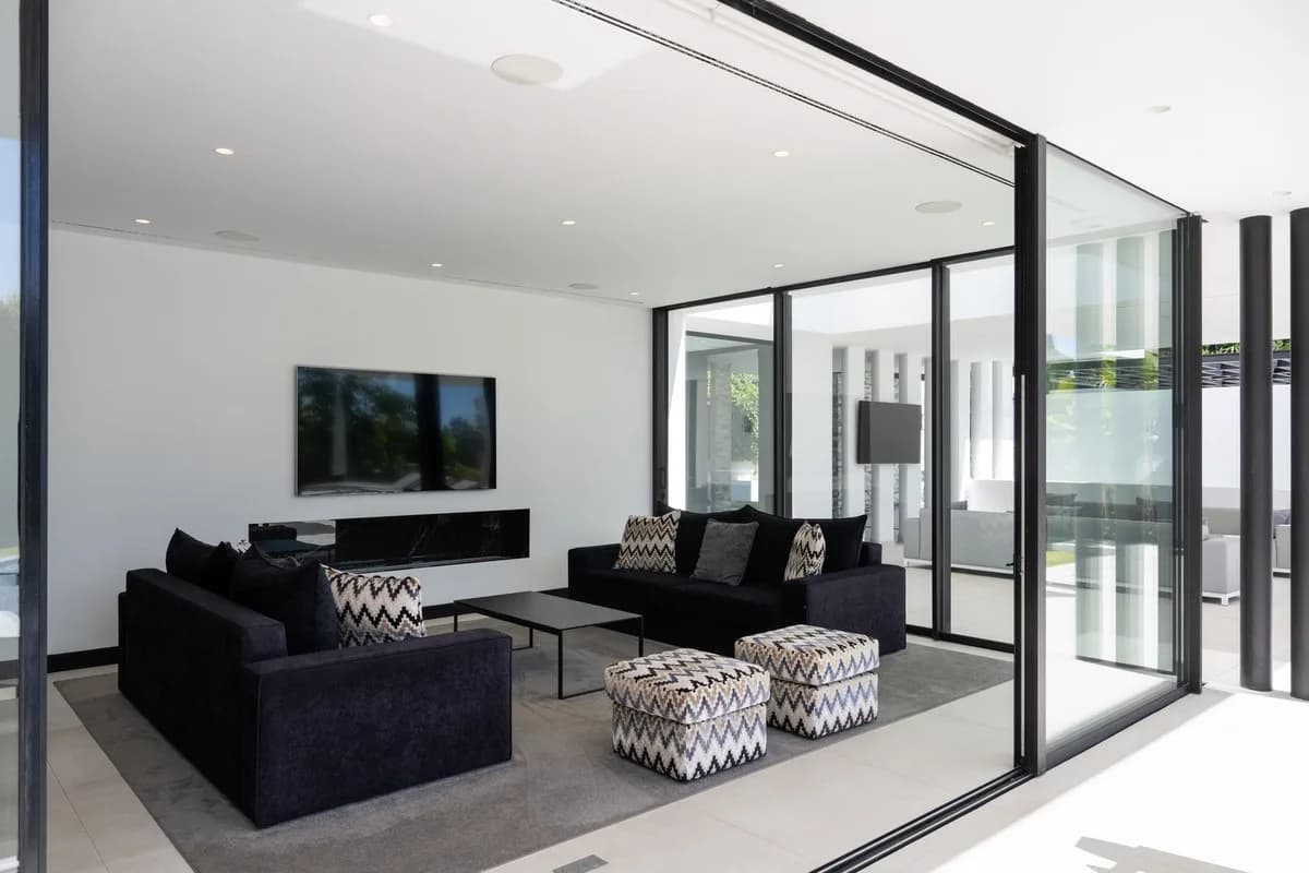 5 Bedroom Detached Villa for Sale in Marbella, Málaga - Image 6