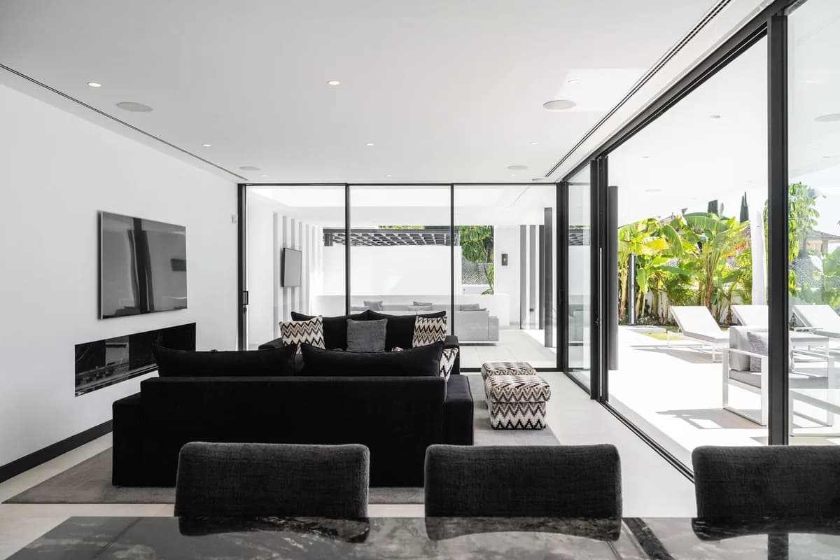 5 Bedroom Detached Villa for Sale in Marbella, Málaga - Image 8