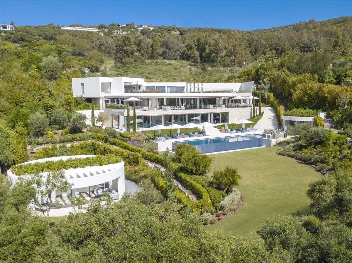 8 Bedroom Detached Villa for Sale in Sotogrande, Cádiz