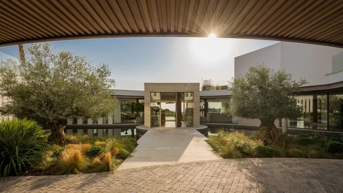 8 Bedroom Detached Villa for Sale in Sotogrande, Cádiz - Image 7