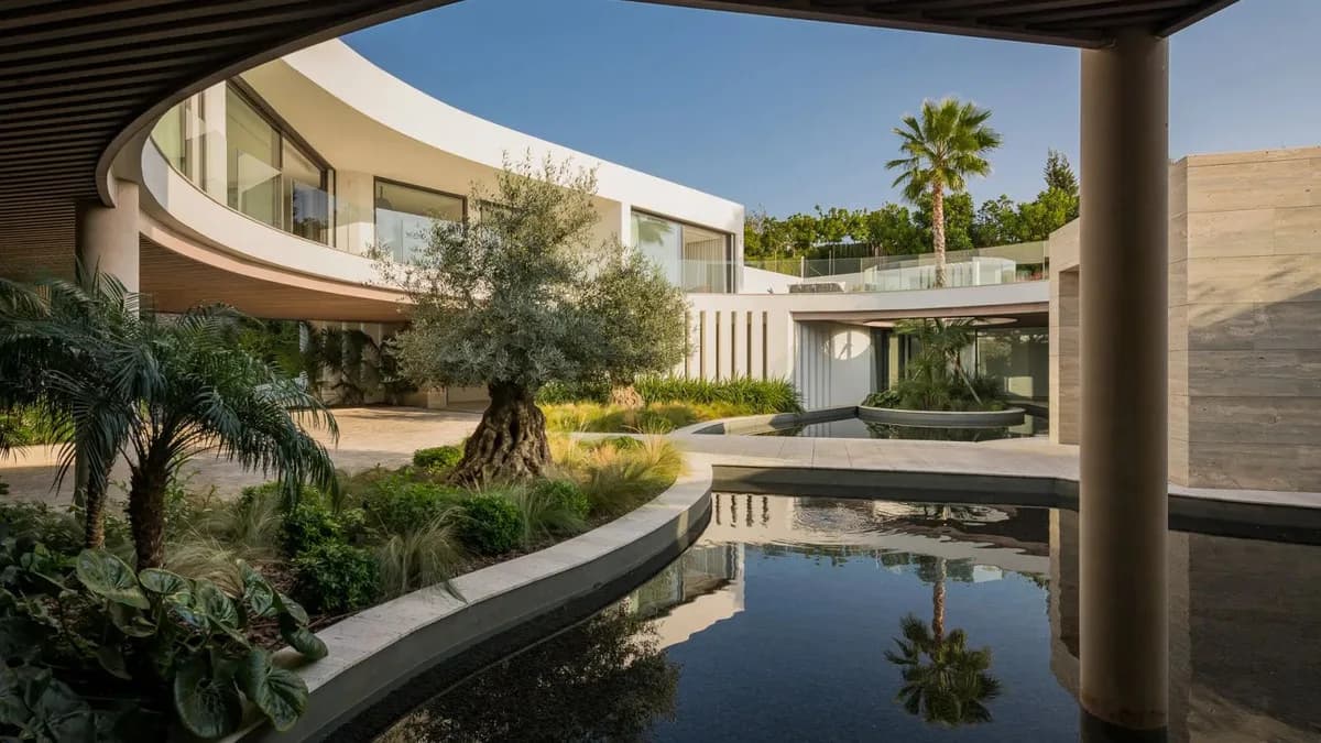 8 Bedroom Detached Villa for Sale in Sotogrande, Cádiz - Image 9
