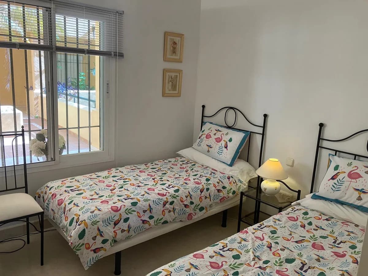 2 Bedroom Middle Floor Apartment for Sale in Elviria, Málaga - Image 8