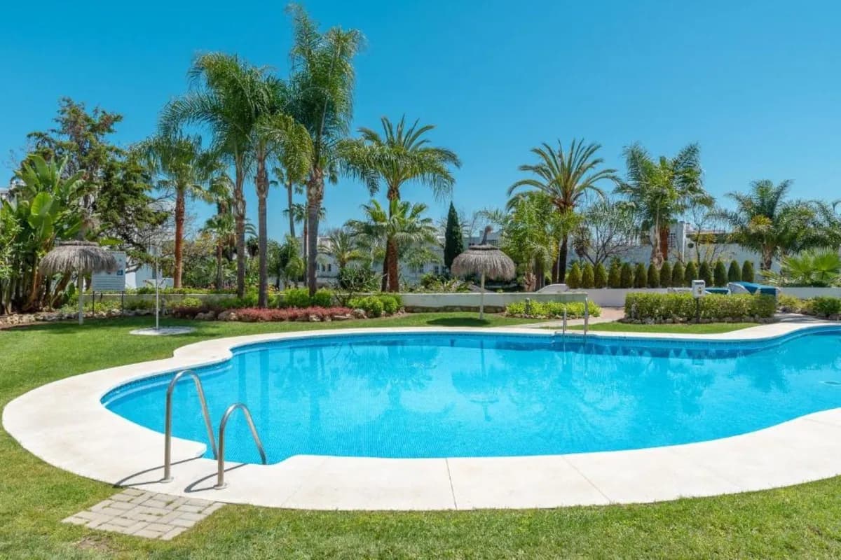 3 Bedroom Middle Floor Apartment for Sale in The Golden Mile, Málaga
