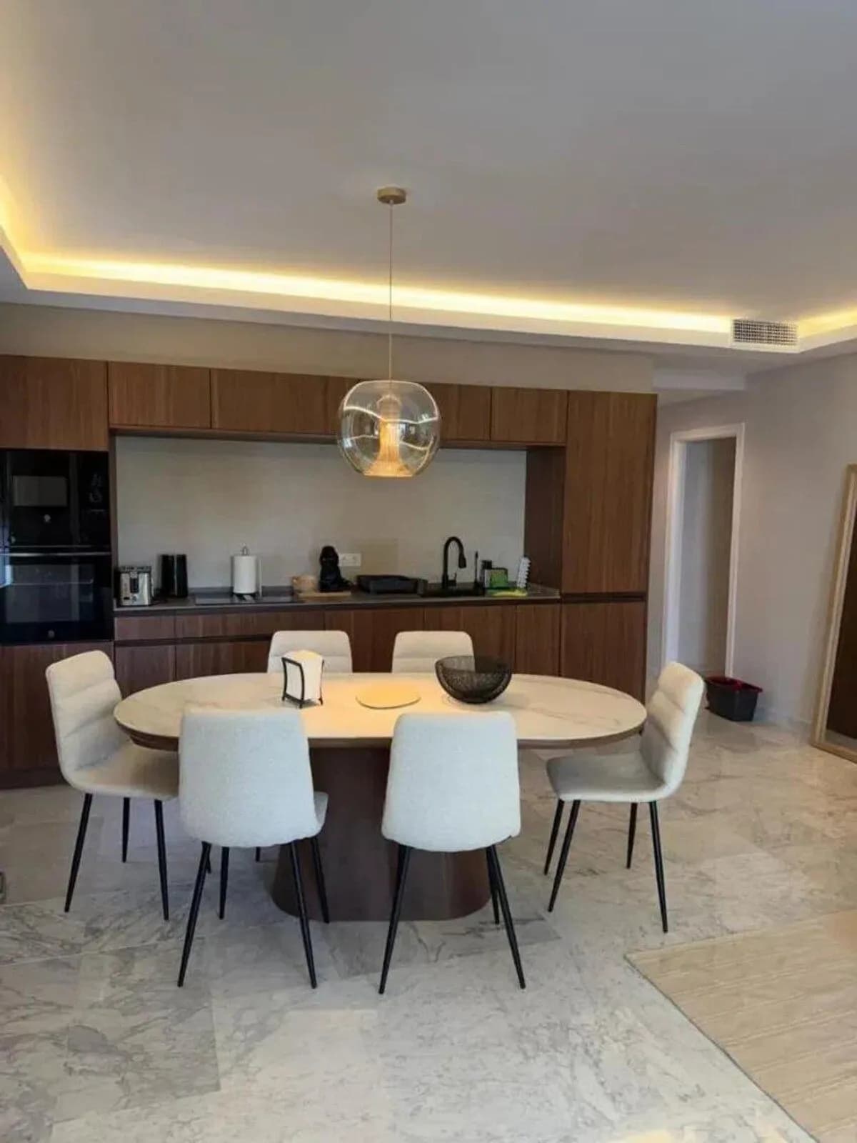 3 Bedroom Middle Floor Apartment for Sale in The Golden Mile, Málaga - Image 3