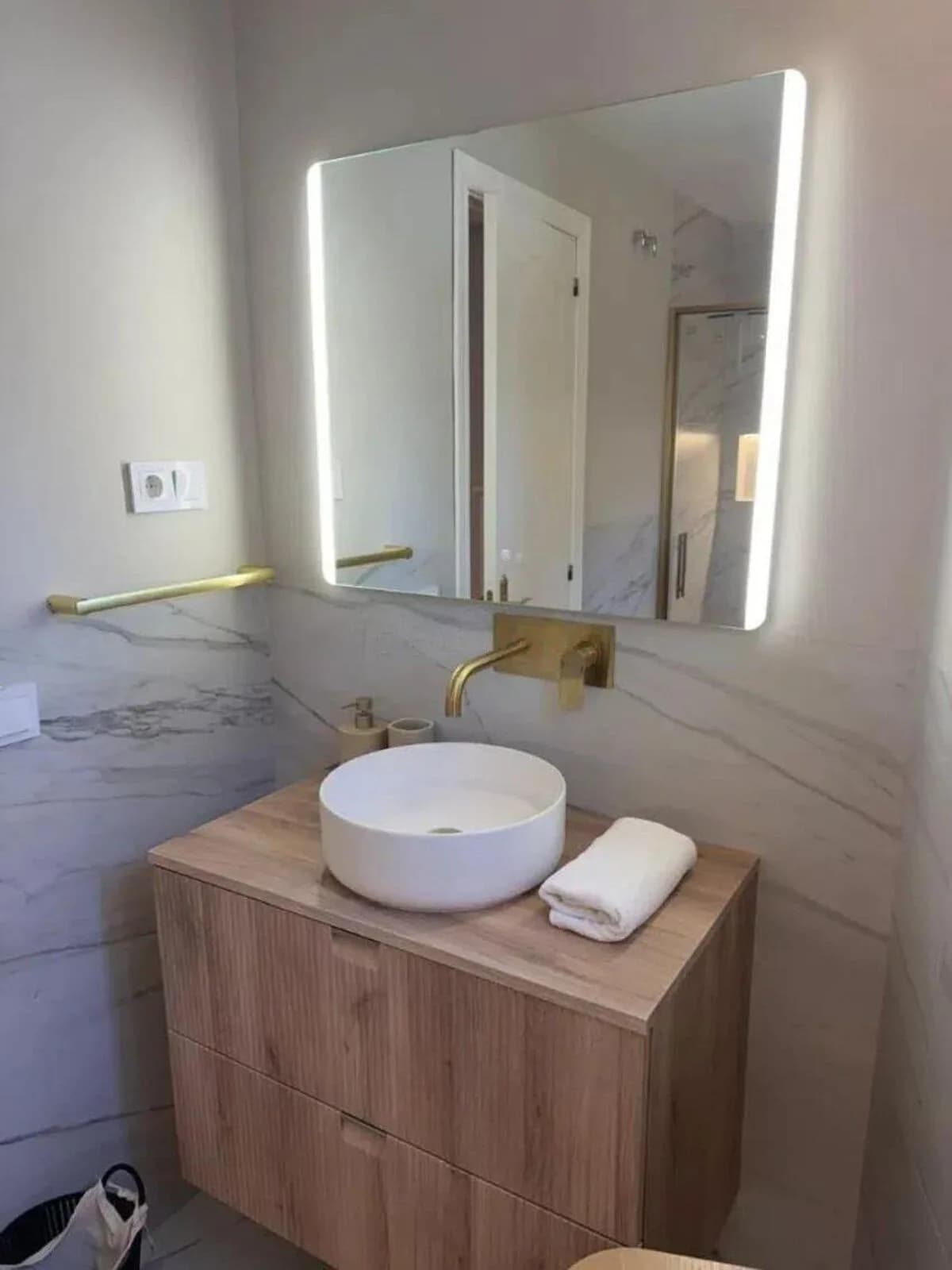 3 Bedroom Middle Floor Apartment for Sale in The Golden Mile, Málaga - Image 9