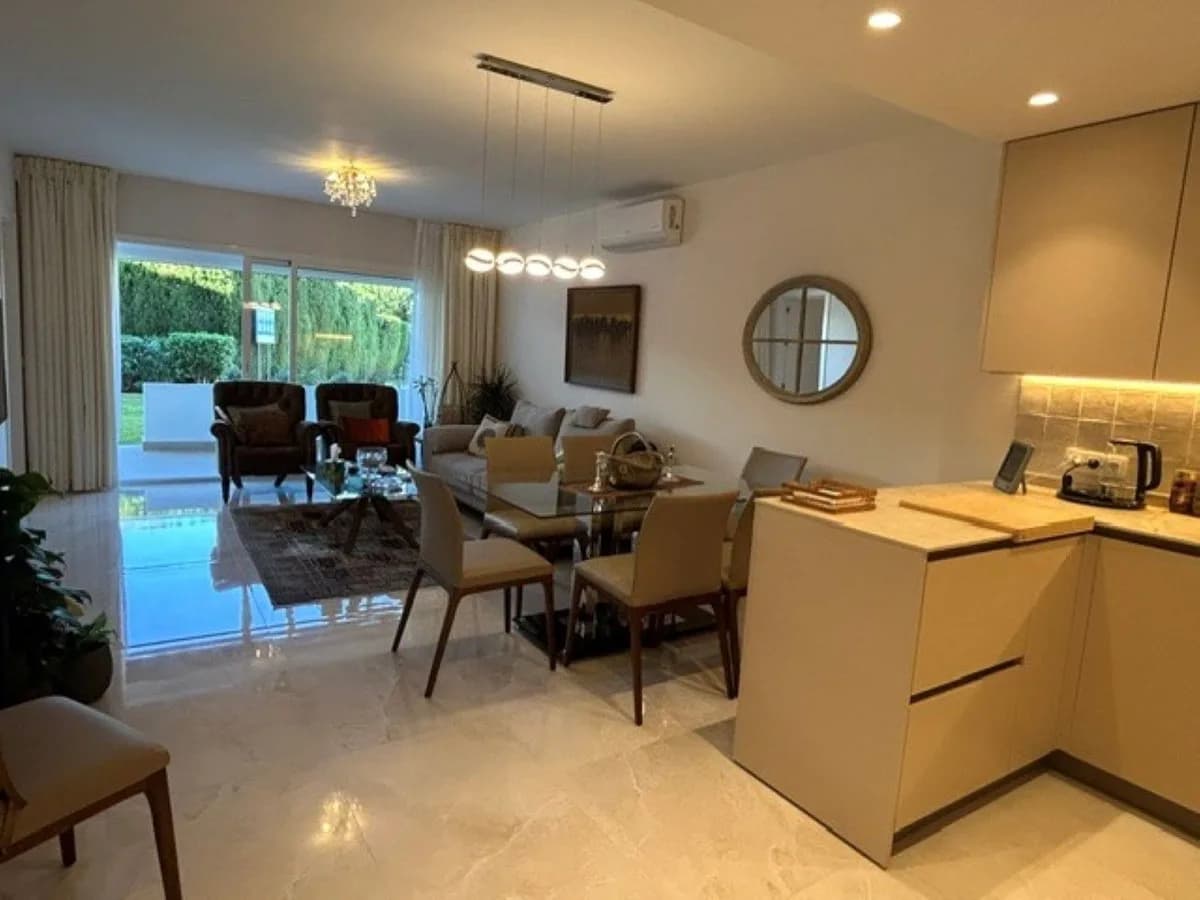 2 Bedroom Ground Floor Apartment for Sale in Atalaya, Málaga - Image 3