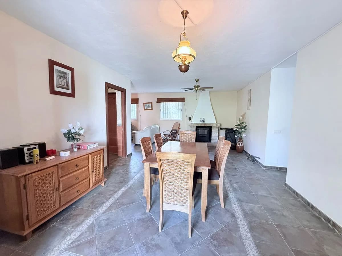 3 Bedroom Finca - Cortijo for Sale in Tolox, Málaga - Image 4