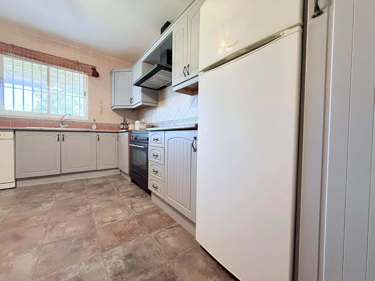 3 Bedroom Finca - Cortijo for Sale in Tolox, Málaga - Image 5