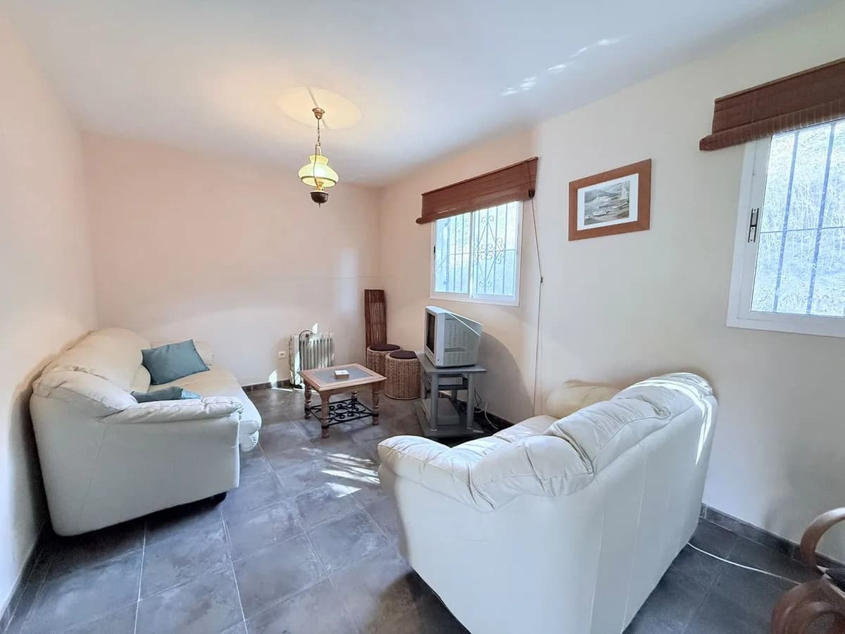 3 Bedroom Finca - Cortijo for Sale in Tolox, Málaga - Image 8