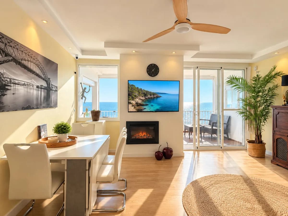 2 Bedroom Penthouse for Sale in Estepona, Málaga - Image 2