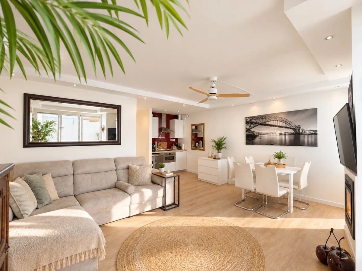 2 Bedroom Penthouse for Sale in Estepona, Málaga - Image 4