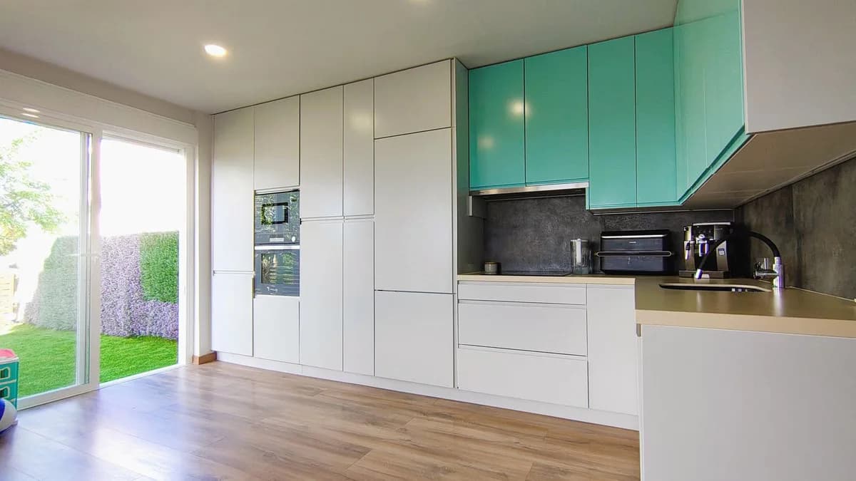 3 Bedroom Semi-Detached House for Sale in Estepona, Málaga - Image 2